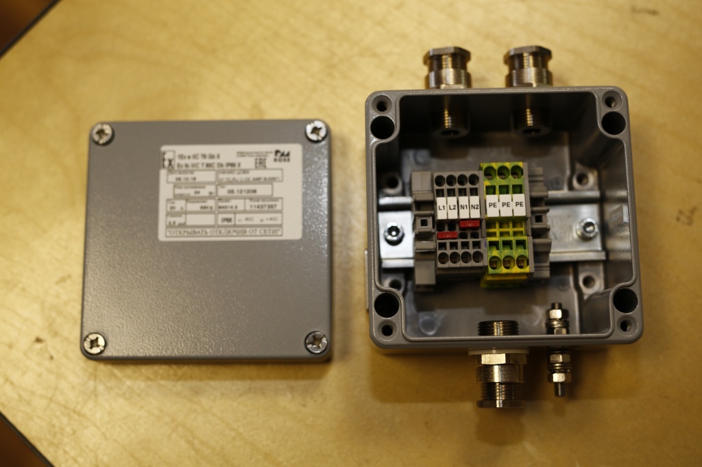 Взрывозащищенная клеммная коробка из алюминия Ex e, ia